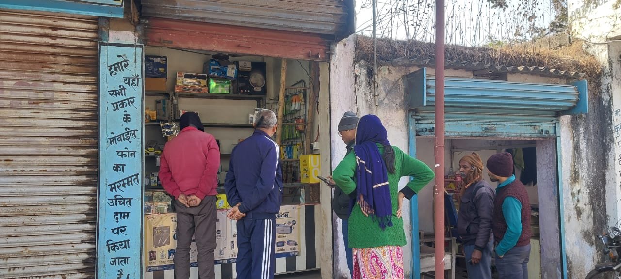 पीटीपीएस बिरसा मार्केट में मोबाइल दुकान में हुई चोरी