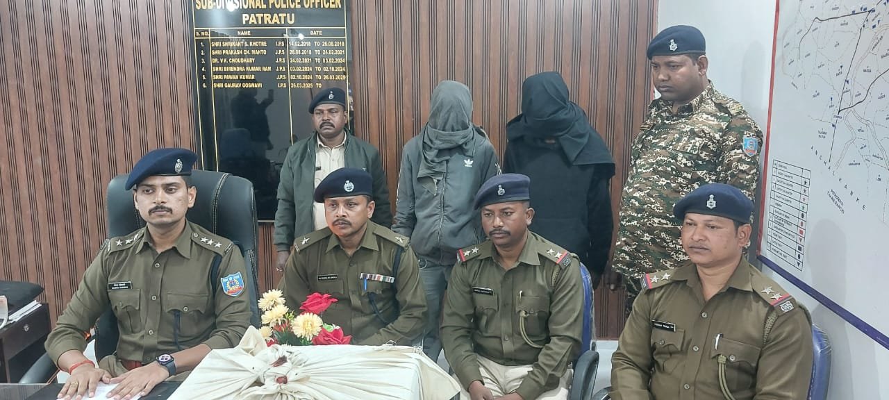 पतरातू के बिरसा मार्केट में हुई चोरी का पुलिस ने किया उद्वेदन