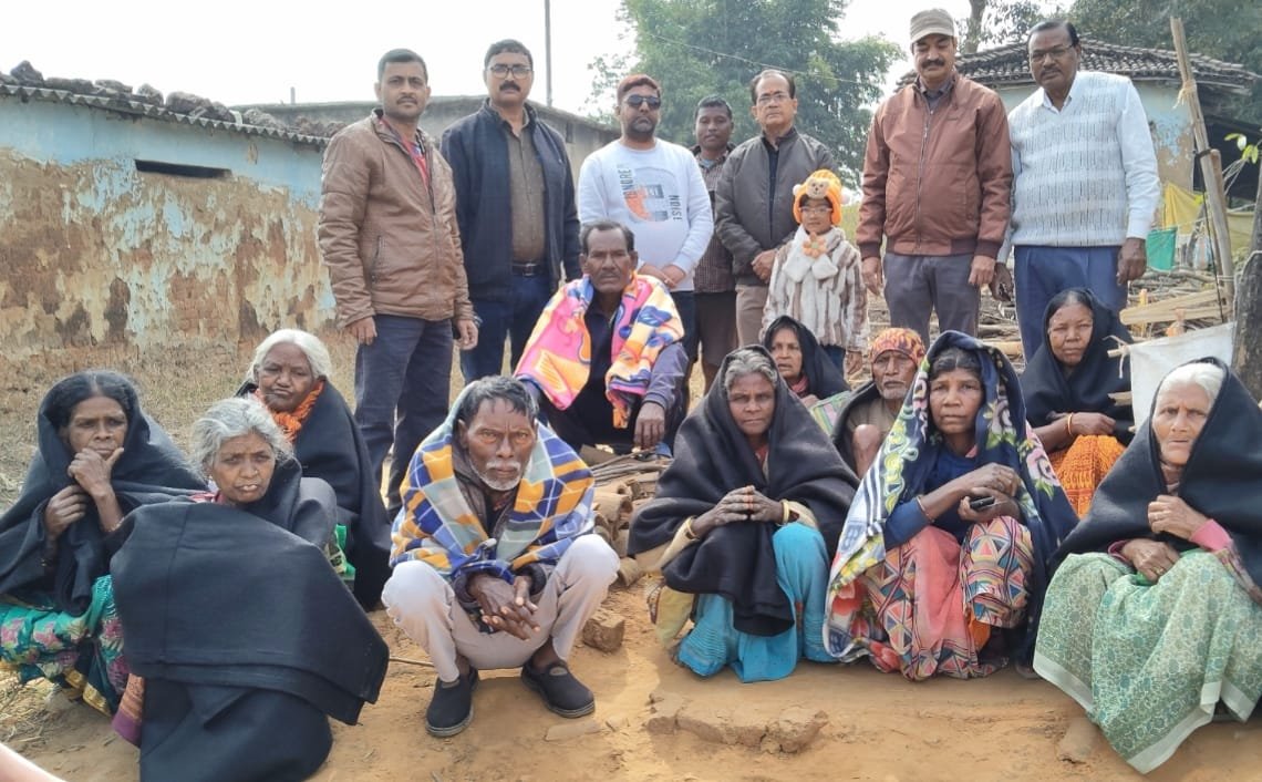 जिला केसरवानी वैश्य सभा ने कंबल का वितरण किया