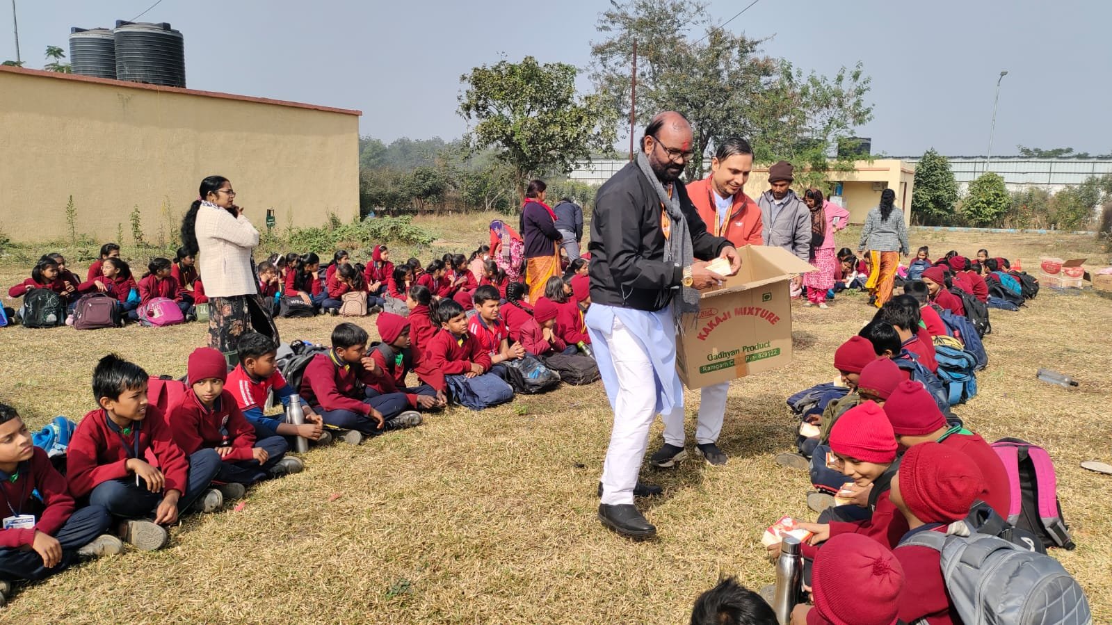 रामप्रसाद चंद्रभान सरस्वती शिशु विद्या मंदिर के छात्र-छात्राओं ने पिकनिक का आनंद उठाया