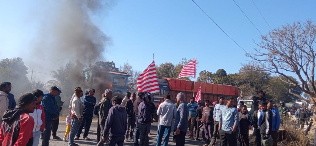 पड़हा राजा सोम मुंडा की हत्या में खूंटी बंद,सड़क पर उतरे लोग