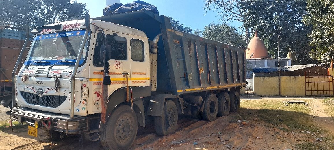 अवैध खनन पर जिला प्रशासन की कार्रवाई, प्राथमिकी दर्ज