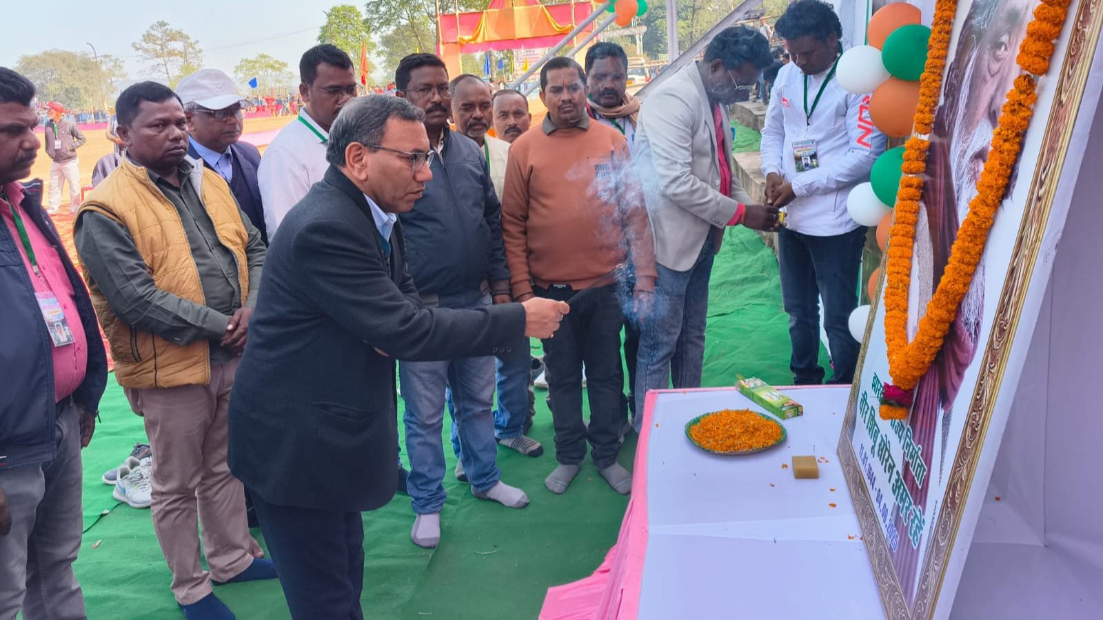 खेल मैदान गिद्दी 'सी' में स्वर्गीय दिशोम गुरु शिबू सोरेन मेमोरियल फुटबॉल टूर्नामेंट का भव्य आयोजन