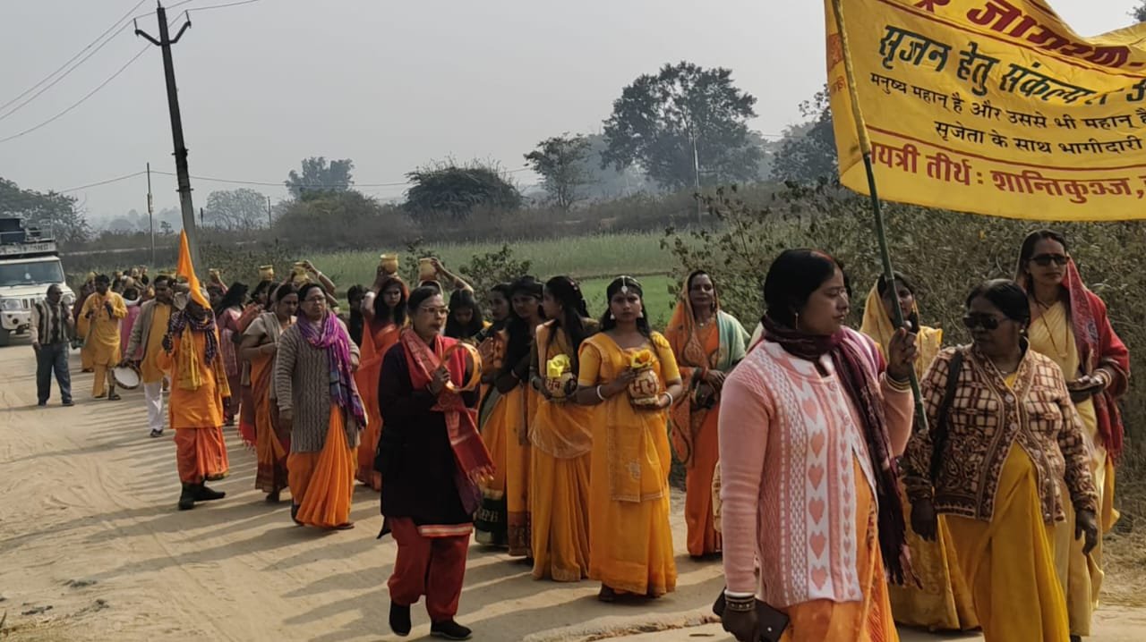 कलश यात्रा के साथ टोकीसूद दामोदर संगम स्थल परिसर में 3 दिवसीय गायत्री महायज्ञ शुरू