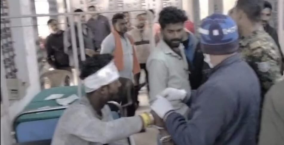 पतरातू बहुचर्चित साप्ताहिक सोमवार बाजार में दो पक्षों के बीच जमकर हुई मारपीट,कई घायल