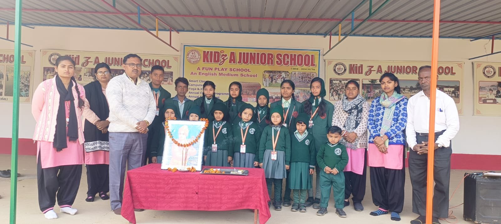 किड्ज़ ए जूनियर स्कूल में श्रद्धा एवं उत्साह के साथ मनाई गई स्वामी विवेकानंद जयंती