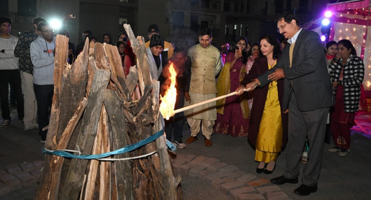 पीवीयूएनएल में लोहरी उत्सव का हर्षोल्लास के साथ आयोजन