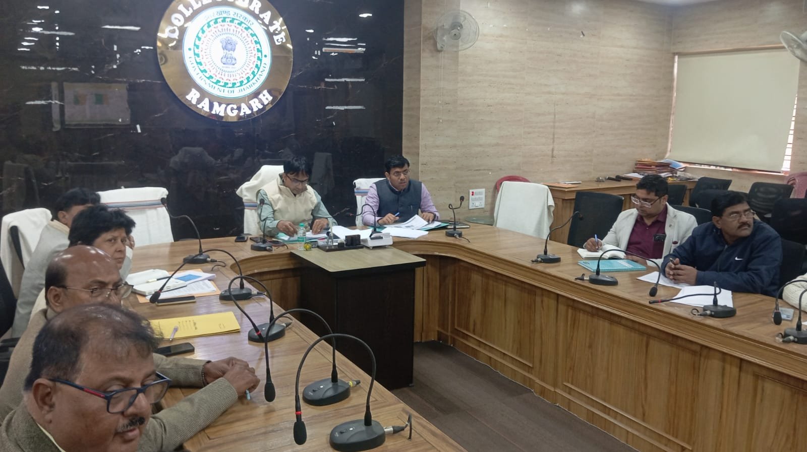 स्वास्थ्य विभाग की समीक्षा बैठक: उपायुक्त ने दिए आवश्यक निर्देश, स्वास्थ्य सेवाओं में सुधार पर जोर