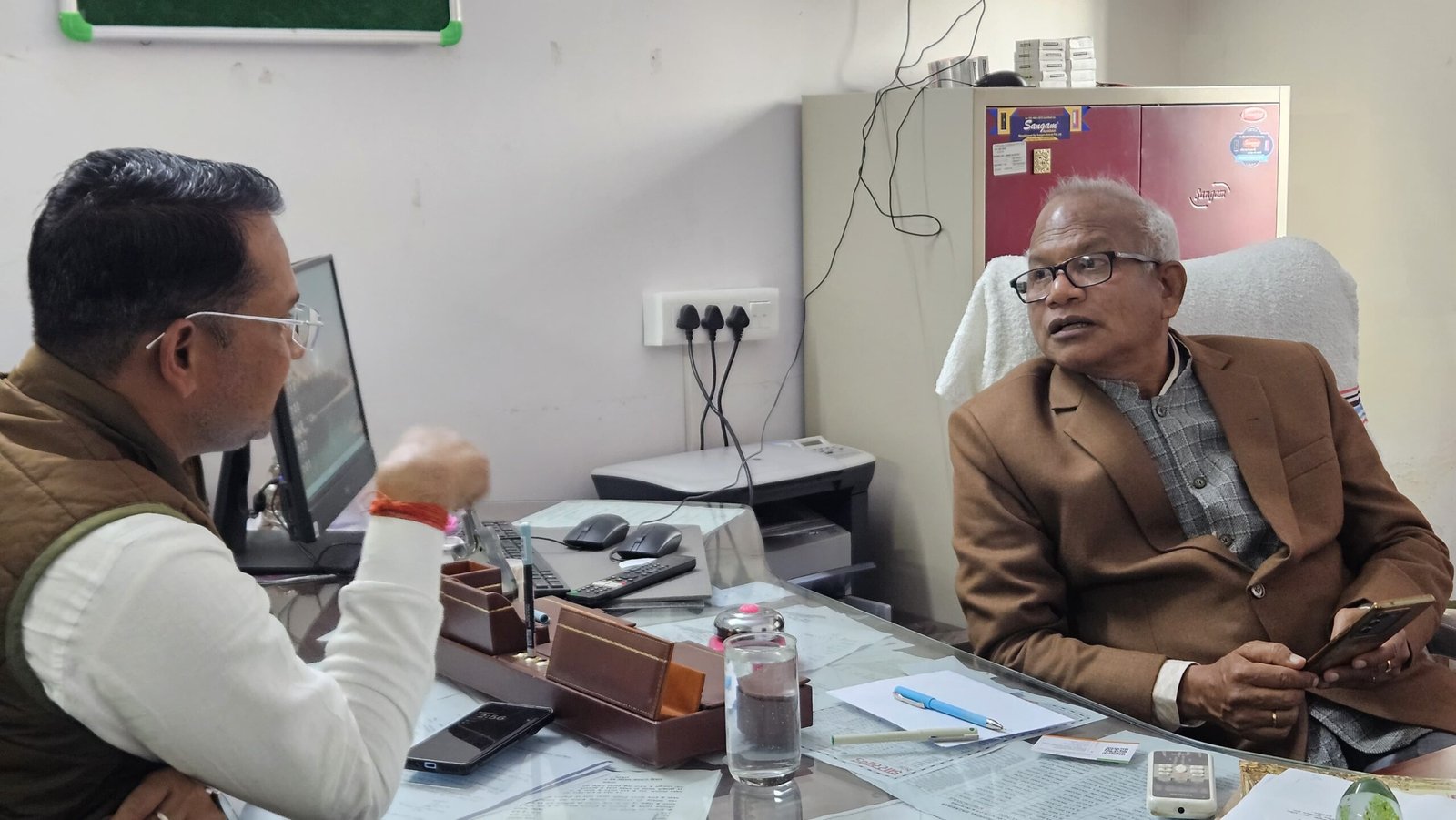 मेडिकल कॉलेज के प्रबंधकीय उदासीनता के कारण धूल फांक रहा था डीएमएफटी मद से खरीदा गया बेशकीमती एम्बुलेंस