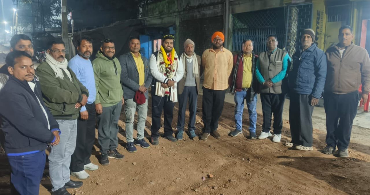 नेशनल चैंपियनशिप बेंच प्रेस प्रतियोगिता वेट कैटिगरी 120 के सब जूनियर पावरलिफ्टर को सम्मानित किया गया