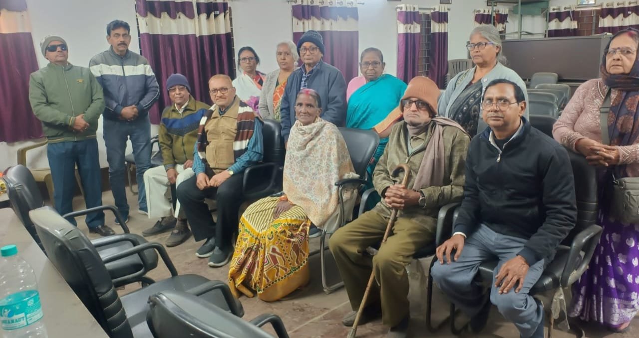 पेंशनर्स कल्याण समाज पतरातू की हुई बैठक