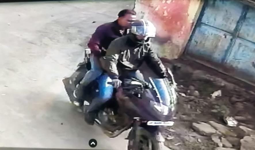 भुरकुंडा में दिनदहाड़े महिला के गले से चैन कि छिनताई