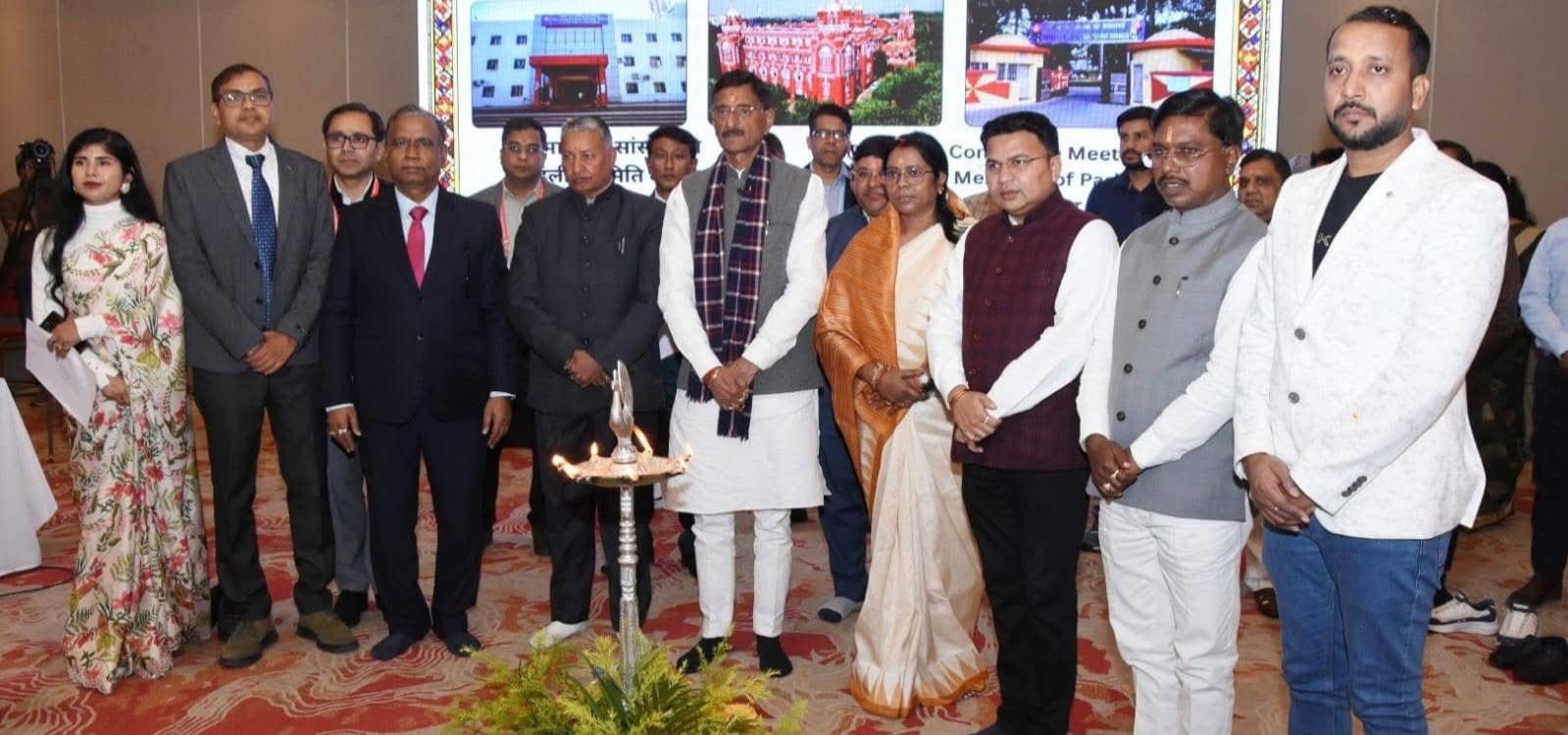 होटल रेडिसन ब्लू में रांची रेल मंडल की सांसदों के साथ हुई बैठक