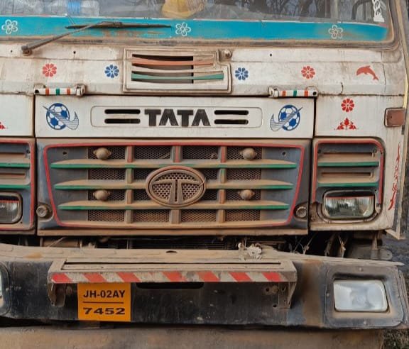 अवैध खनन पर जिला प्रशासन की कार्रवाई, प्राथमिकी दर्ज