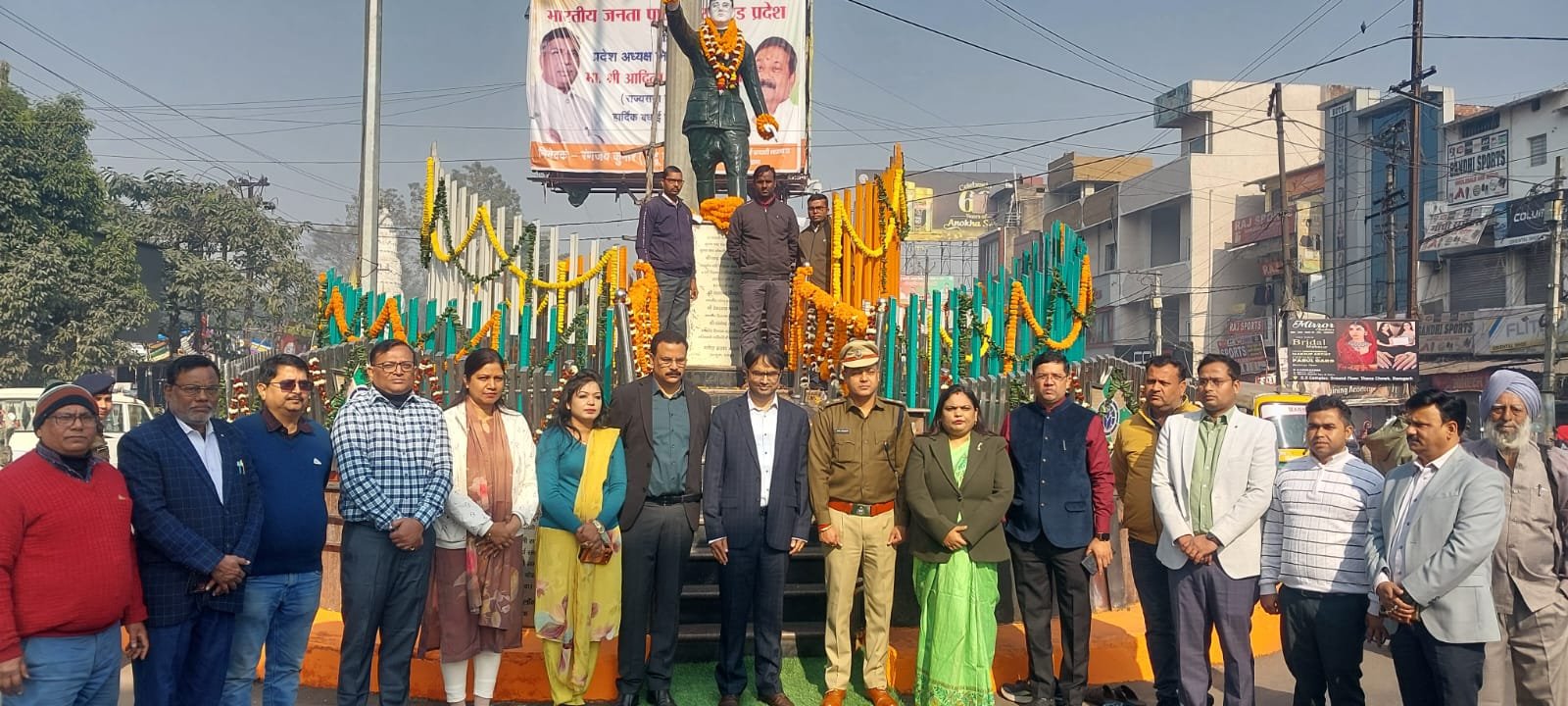 नेताजी सुभाष चंद्र बोस की जयंती एवं राष्ट्रीय पराक्रम दिवस के अवसर पर हुआ माल्यार्पण कार्यक्रम