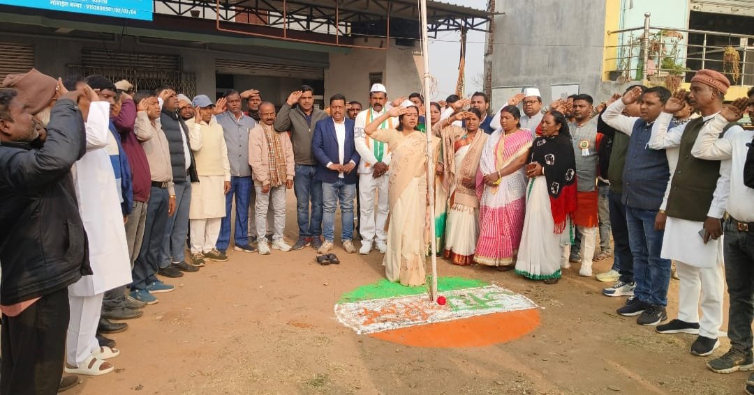 गणतंत्र दिवस के मौके पर विधायक ने कई स्थानों पर तिरंगा झंडा फहराया