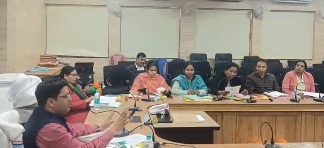 नगर पालिका आम निर्वाचन 2026 के तहत निर्वाची एवं सहायक निर्वाची पदाधिकारियों को दिया गया प्रशिक्षण