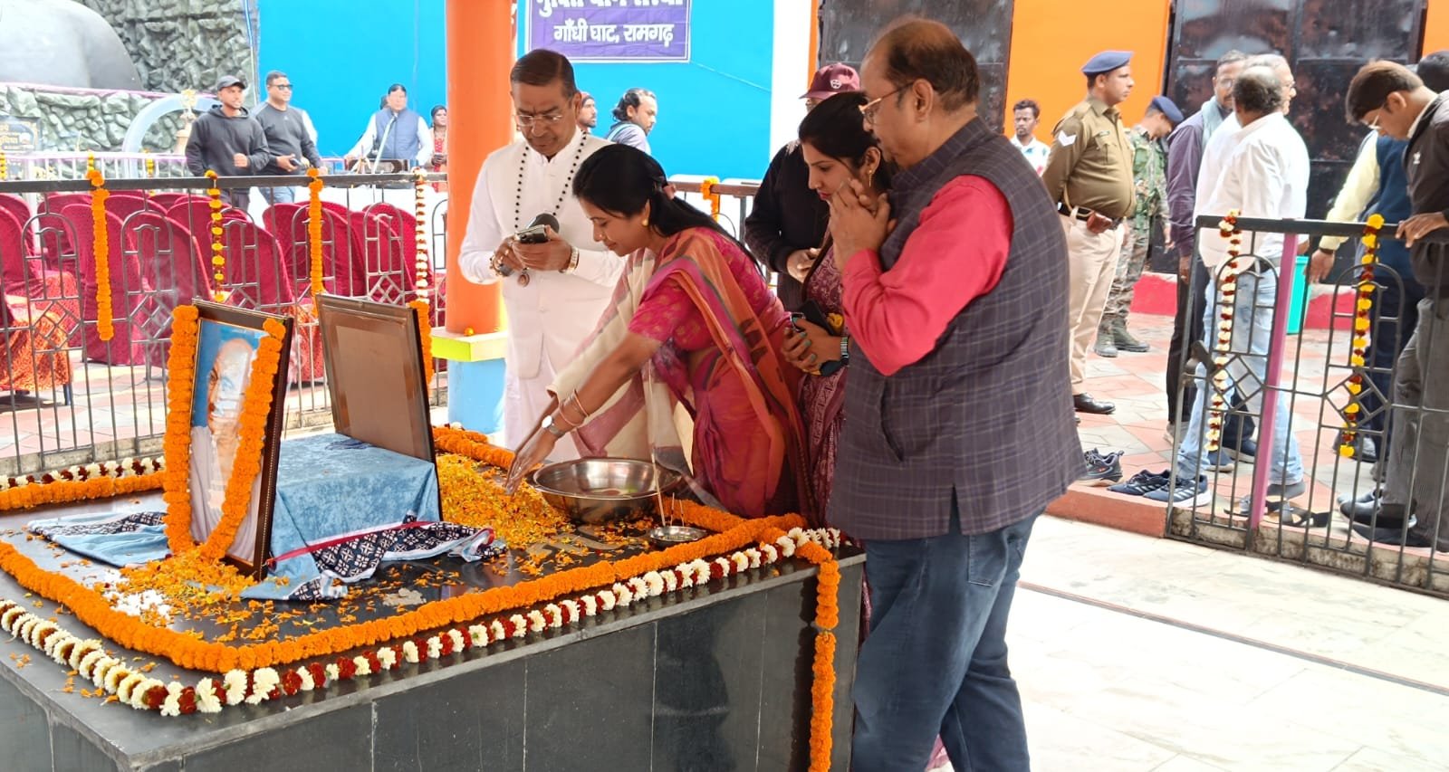 रामगढ़ में गांधी जी की पुण्यतिथि : समाधि स्थल पर पुष्पांजलि सभा