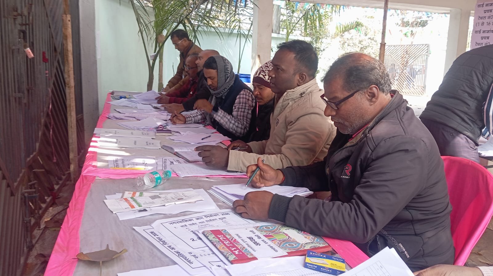 नगर पालिका आम निर्वाचन 2026: अध्यक्ष पद के लिए दो और वार्ड पार्षद के लिए 86 अभ्यर्थियों ने खरीदा पत्र