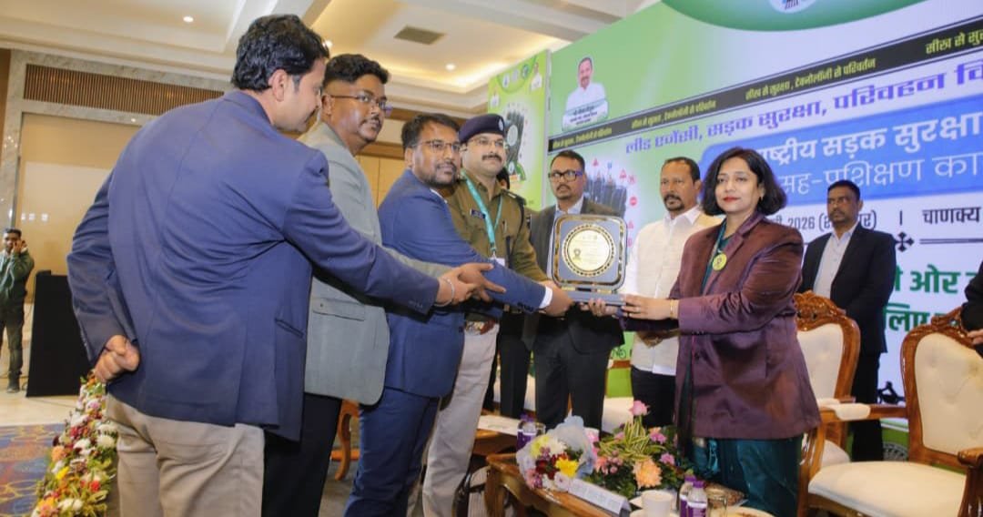 सड़क सुरक्षा में उल्लेखनीय कार्य के लिए रामगढ़ को द्वितीय पुरस्का