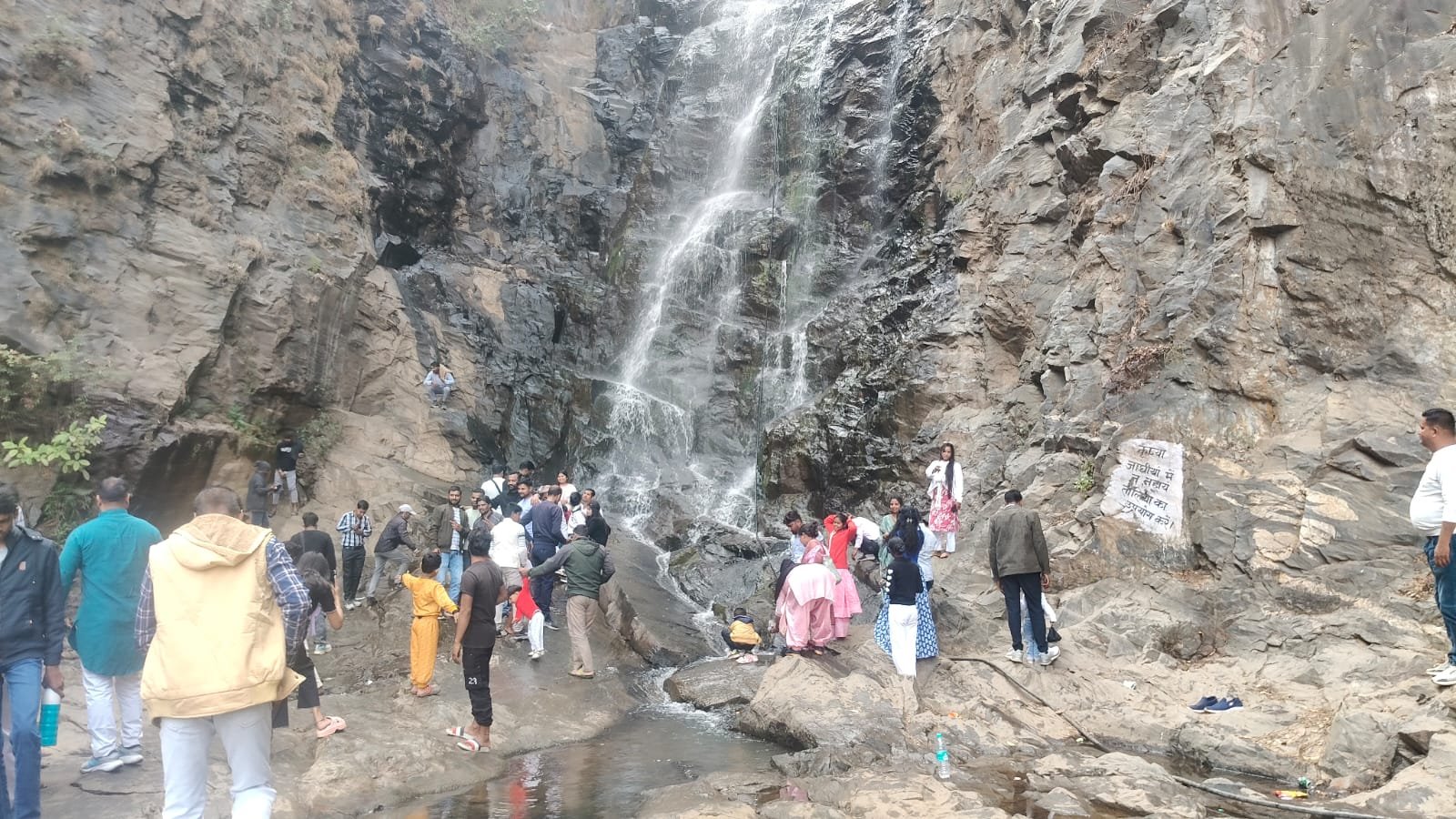 नव वर्ष 2026 के स्वागत में पतरातू डैम में उमड़ी सैलानियों की भीड़