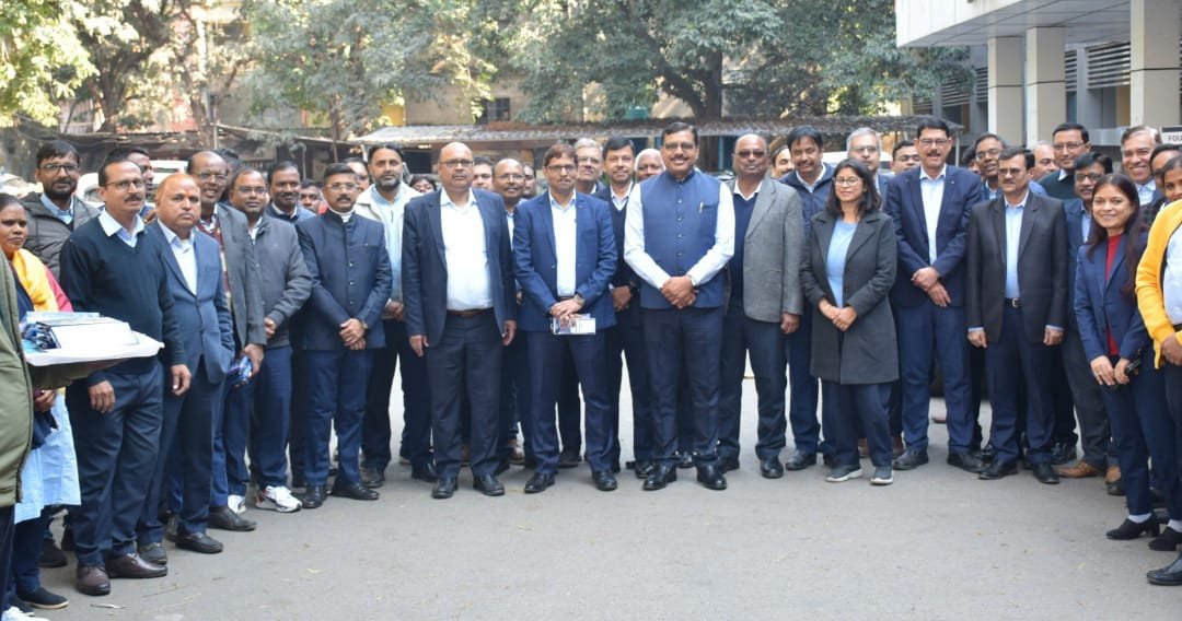 सीसीएल मुख्यालय में नववर्ष 2026 के अवसर पर निदेशकगणों ने कर्मियों से की भेंट