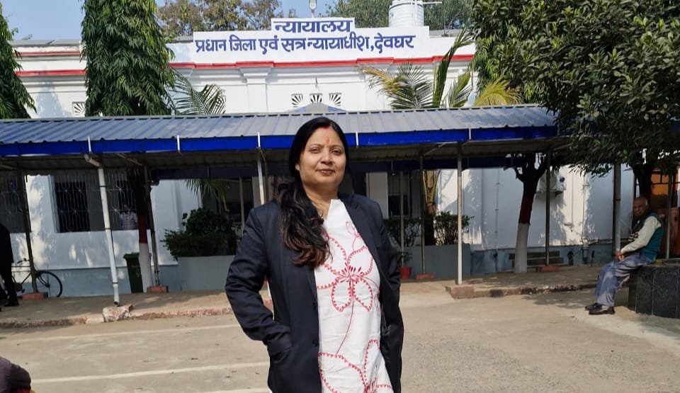 रामगढ़ की बेटी सोनिया बनी लॉ ग्रेजुएट टॉपर