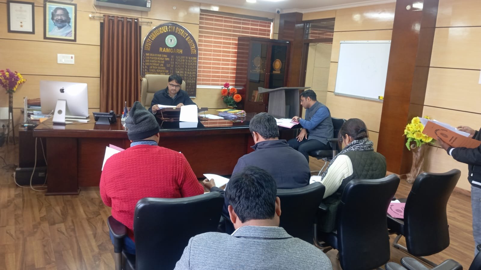 जिला कल्याण विभाग की समीक्षा बैठक में उपायुक्त ने दिए महत्वपूर्ण निर्देश