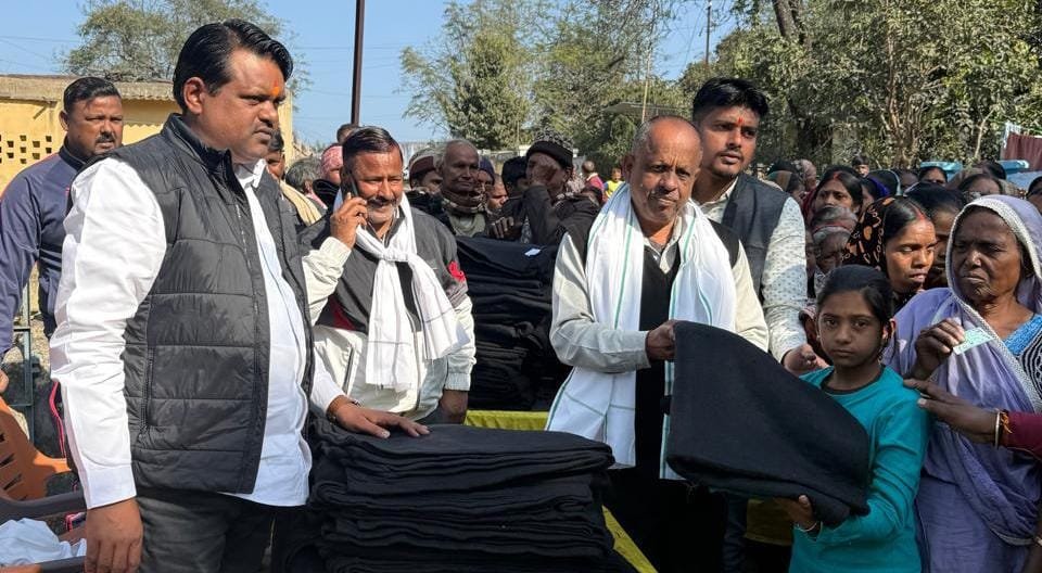 राष्ट्रीय जनता दल के सौजन्य गरीब, निर्धन,असहाय,जरूरतमंद लोगों के बीच एक हजार कंबल का वितरण