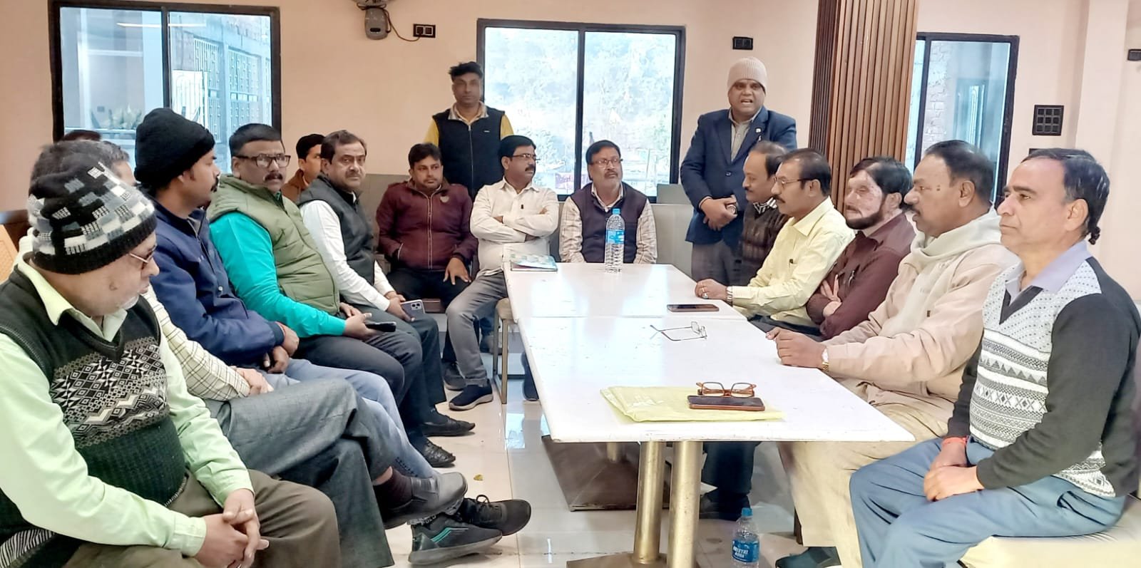 विजय ज्वेलर्स में हुई भीषण डकैती कांड को लेकर भुरकुंडा दुकानदार संघर्ष समिति की बैठक