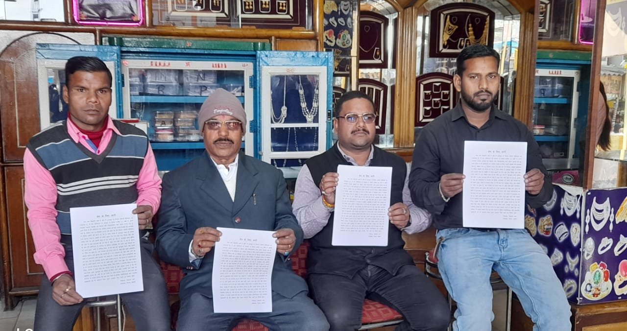 लूटकांड की घटना के बीस दिन बाद भी नही हो सका खुलासा, संचालक ने कहा