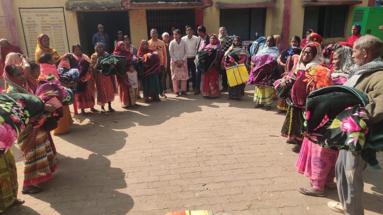 सौदा डी पंचायत में कंबल वितरण किया गया