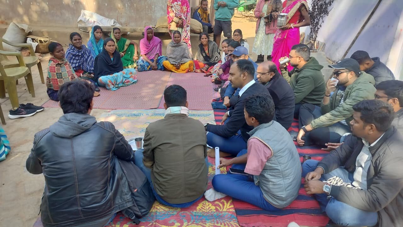 कोराम्बे में जेपीएससी प्रशिक्षु अधिकारियों का ग्राम प्रवास कार्यक्रम संपन्न