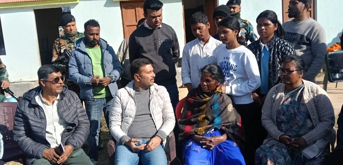 अंश–अंशिका और सोमा मुंडा के परिजनों से मिले सुदेश महतो