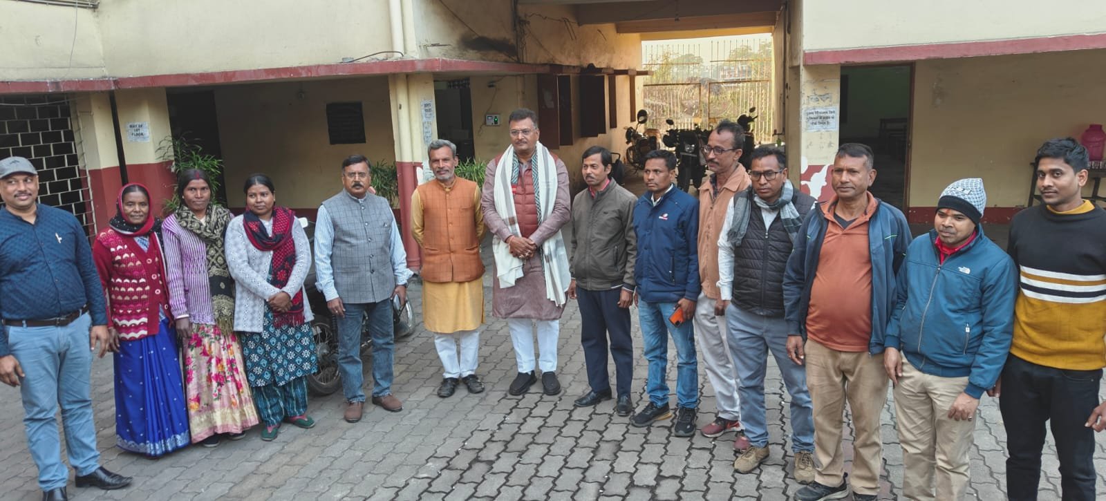 सांसद ने रामगढ़ इंटर महिला महाविद्यालय का किया निरीक्षण, लिया जायजा