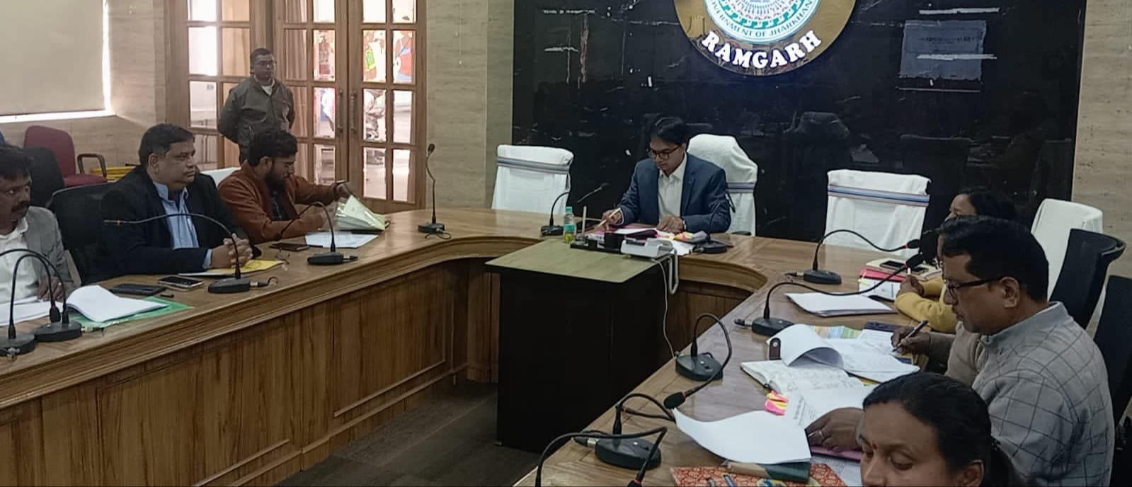 कृषि एवं अन्य संबद्ध विभागों द्वारा किए जा रहे कार्यों को लेकर उपायुक्त की अध्यक्षता में हुआ बैठक