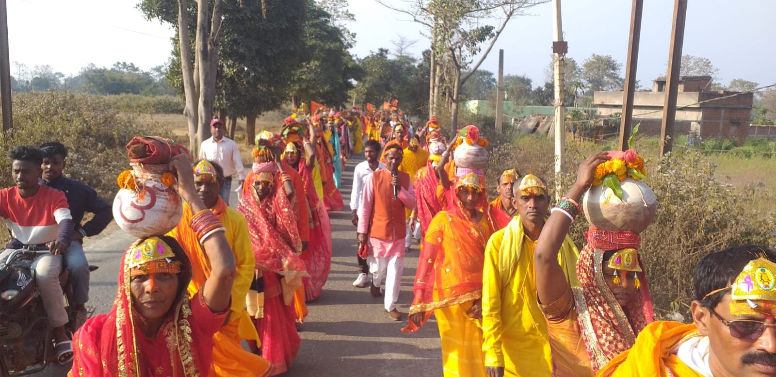 भदानीनगर सुद्दी गांव में दो दिवसीय हनुमान प्राण प्रतिष्ठा महायज्ञ को लेकर भव्य शोभायात्रा निकाली गई