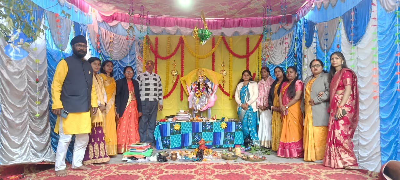 भुरकुंडा कोयलांचल में विद्या की देवी मां सरस्वती की धूमधाम से हुई पूजा