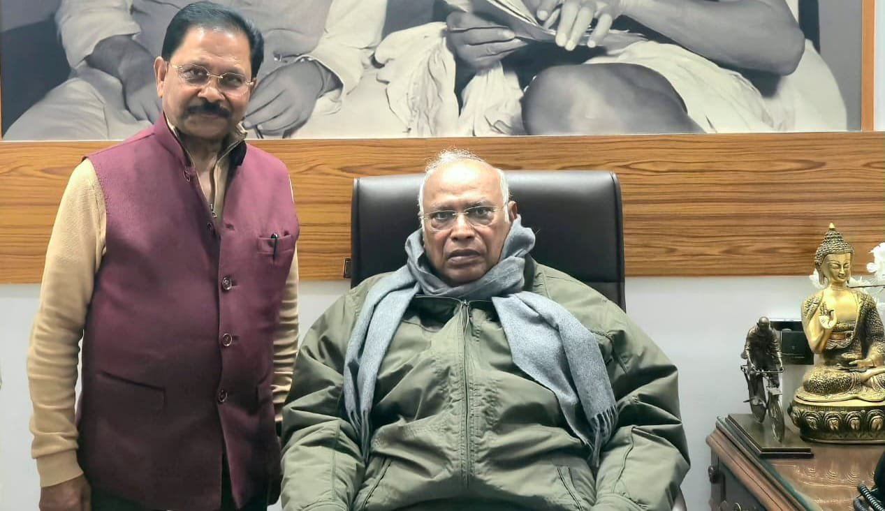 कांग्रेस के राष्ट्रीय अध्यक्ष से पूर्व राज्यसभा सांसद धीरज साहू ने की मुलाकात