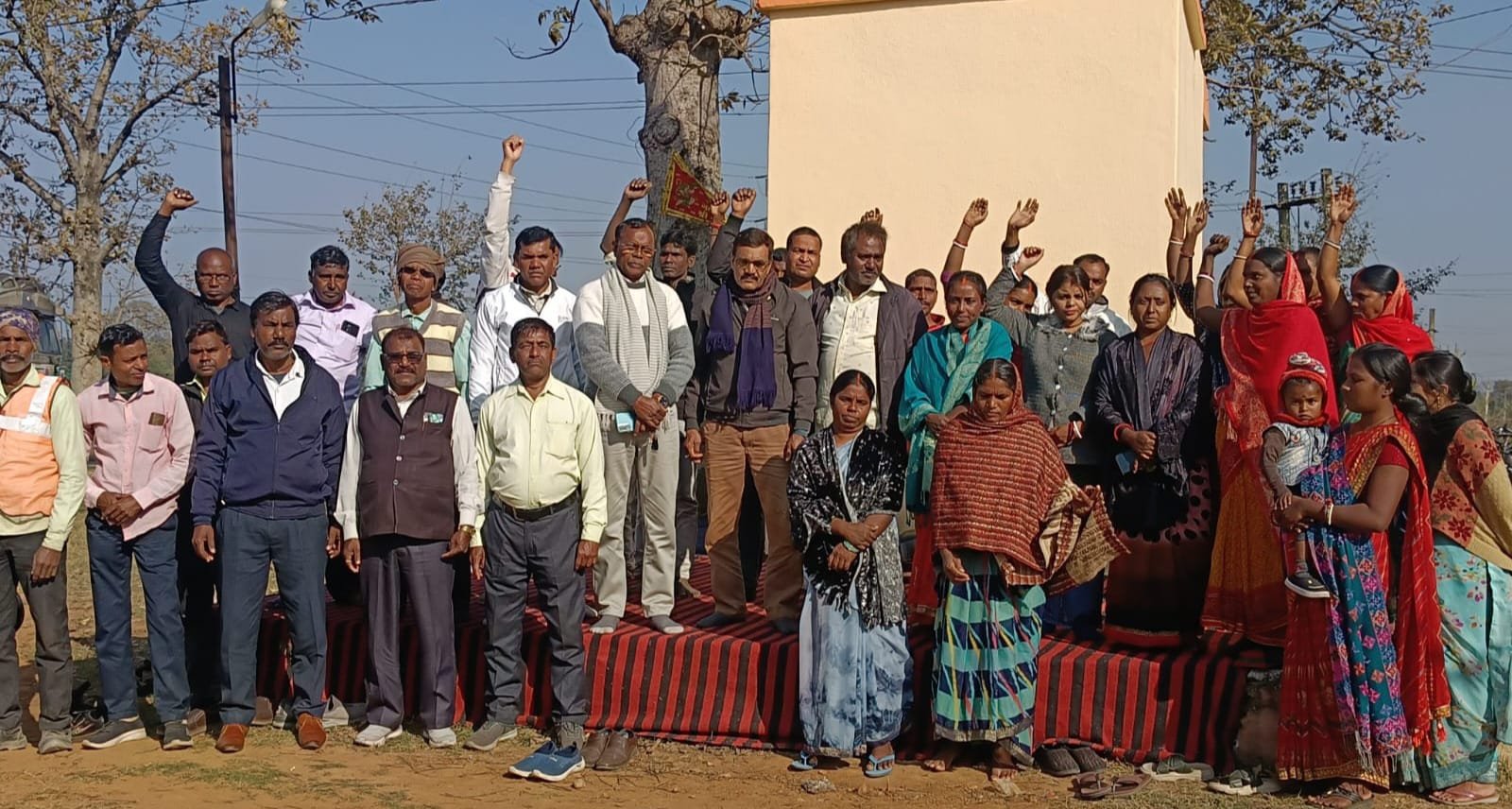 कटिया सरना स्थल परिसर में विस्थापित प्रभावित और ग्रामीणों की बैठक सम्पन्न हुई