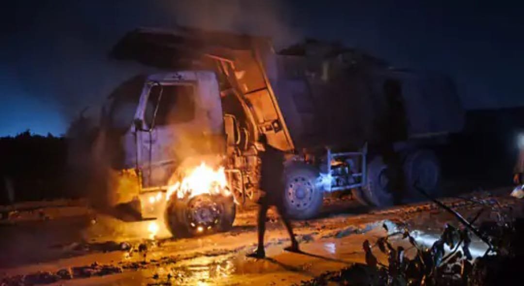 चतरा के आम्रपाली प्रोजेक्ट पहुंचे उग्रवादी,ड्राइवर की कनपटी पर रखा बंदूक