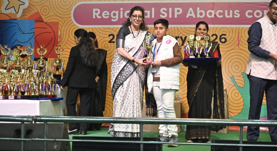 11 मिनट से कम समय में 300 प्रश्न हल कर किया सबको हैरान