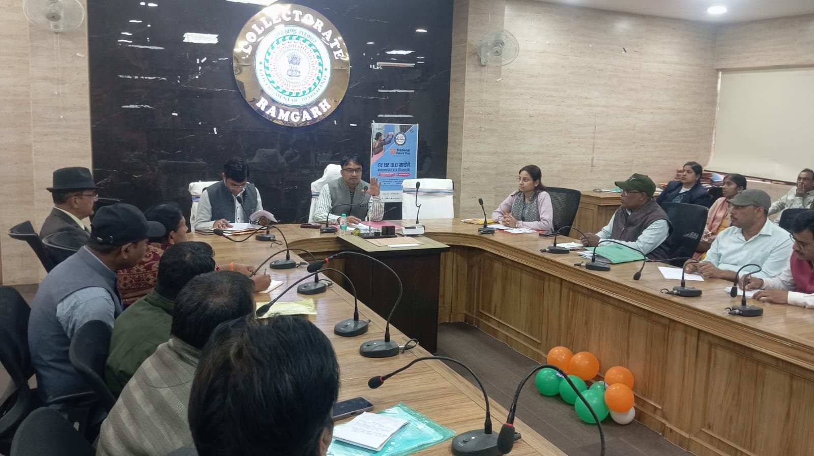 आगामी वार्षिक माध्यमिक एवं इंटर परीक्षा को लेकर उपायुक्त की अध्यक्षता में हुआ केंद्र अधीक्षकों के साथ बैठक