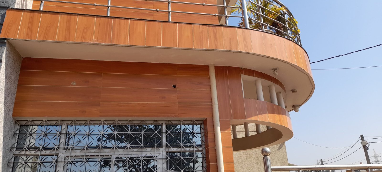 गोलीकांड की घटना ने व्यवसायियों का चैन छिना, दहशत में है परिवार