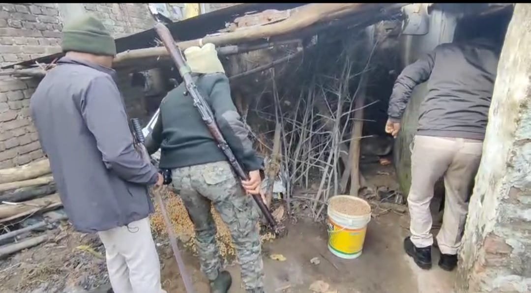 अवैध शराब के विरुद्ध उत्पाद विभाग की कार्रवाई