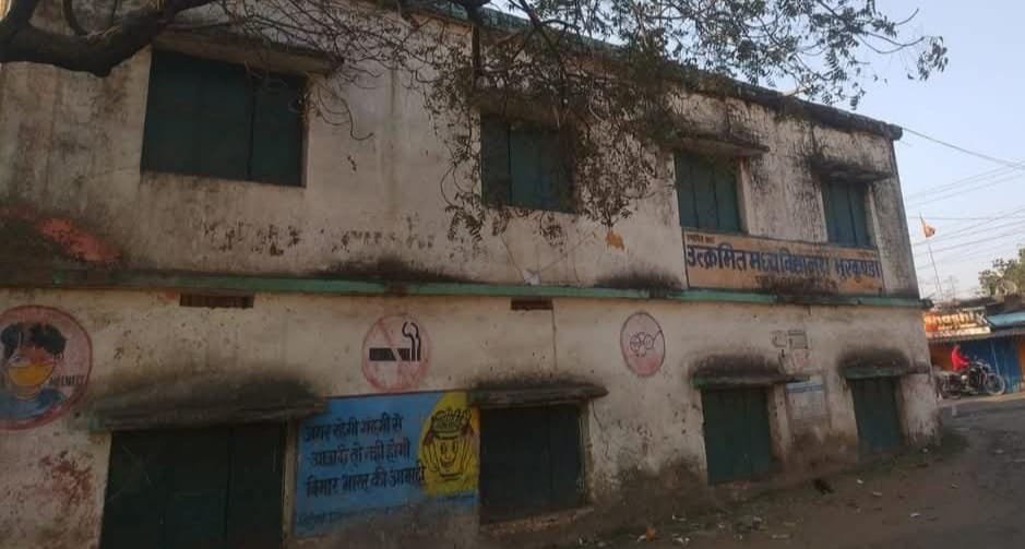 भुरकुंडा उत्क्रमित मध्य विद्यालय में तड़ित चालक की हुई चोरी