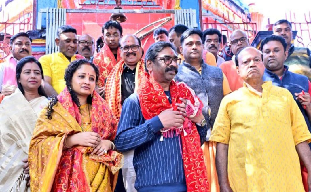 मुख्यमंत्री हेमन्त सोरेन अपनी धर्मपत्नी विधायक संग पहुंचे रजरप्पा