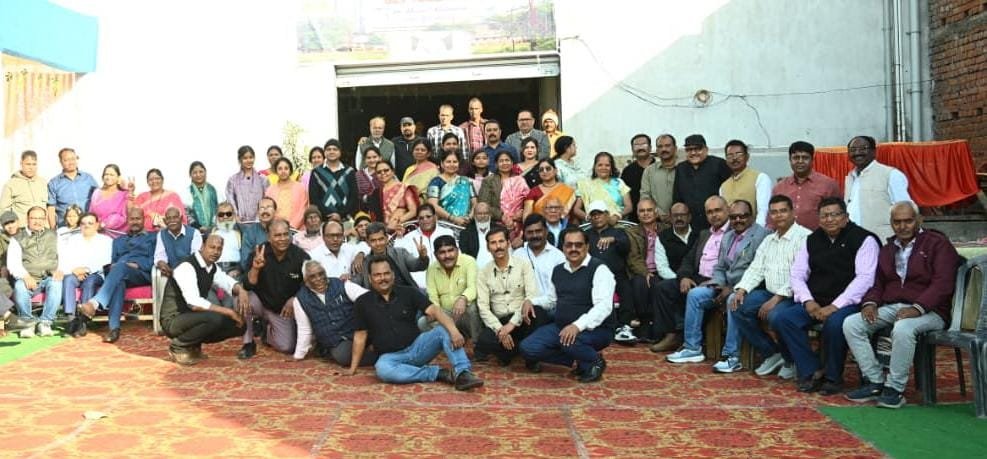 इंडो असाही ग्लास फैक्ट्री कर्मियों ने मिलन समारोह का किया आयोजन