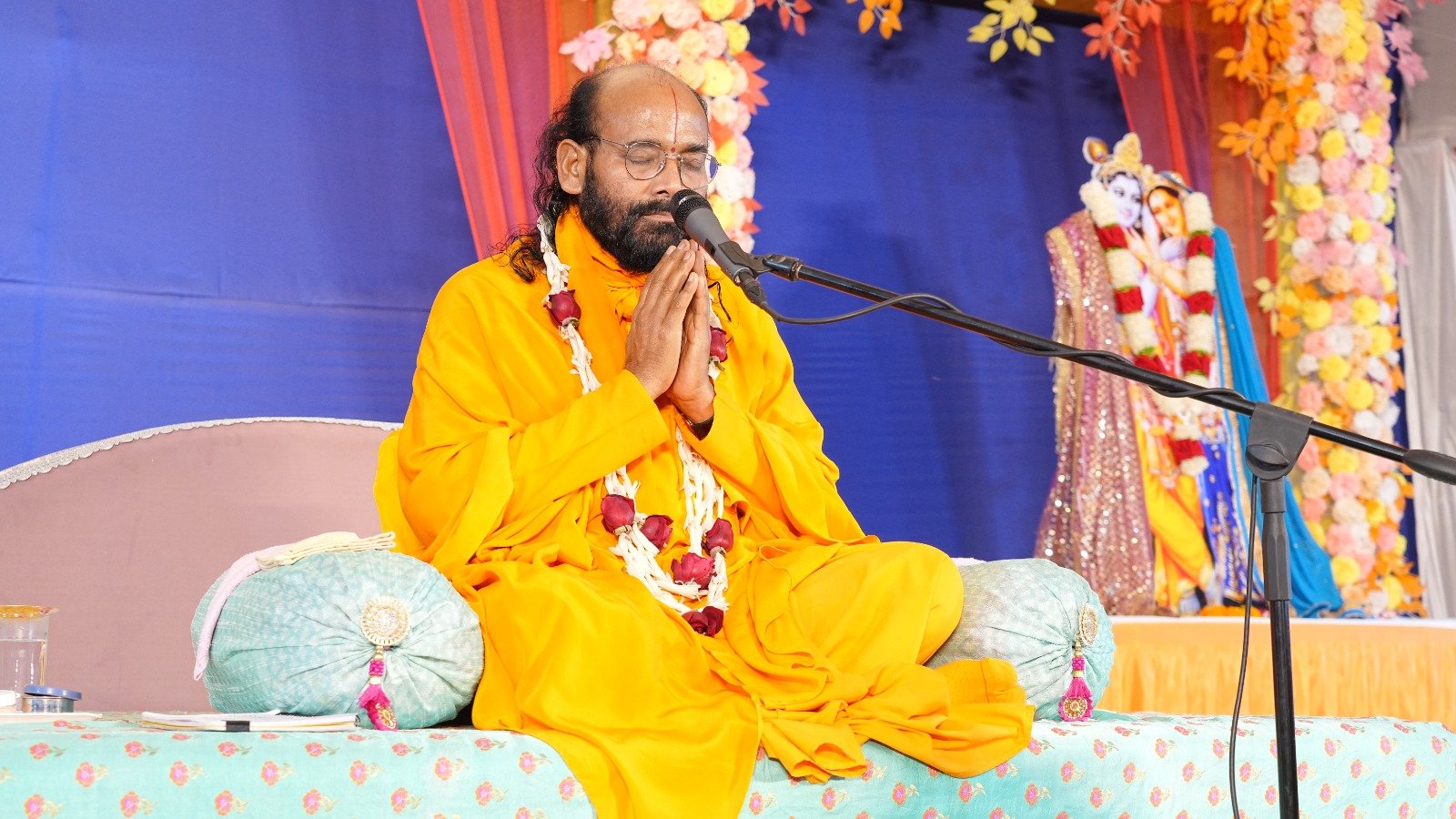 महापुरुष या संत जो भी कार्य करते हैं वह केवल जीव कल्याण के लिए होता है : स्वामी युगल शरण