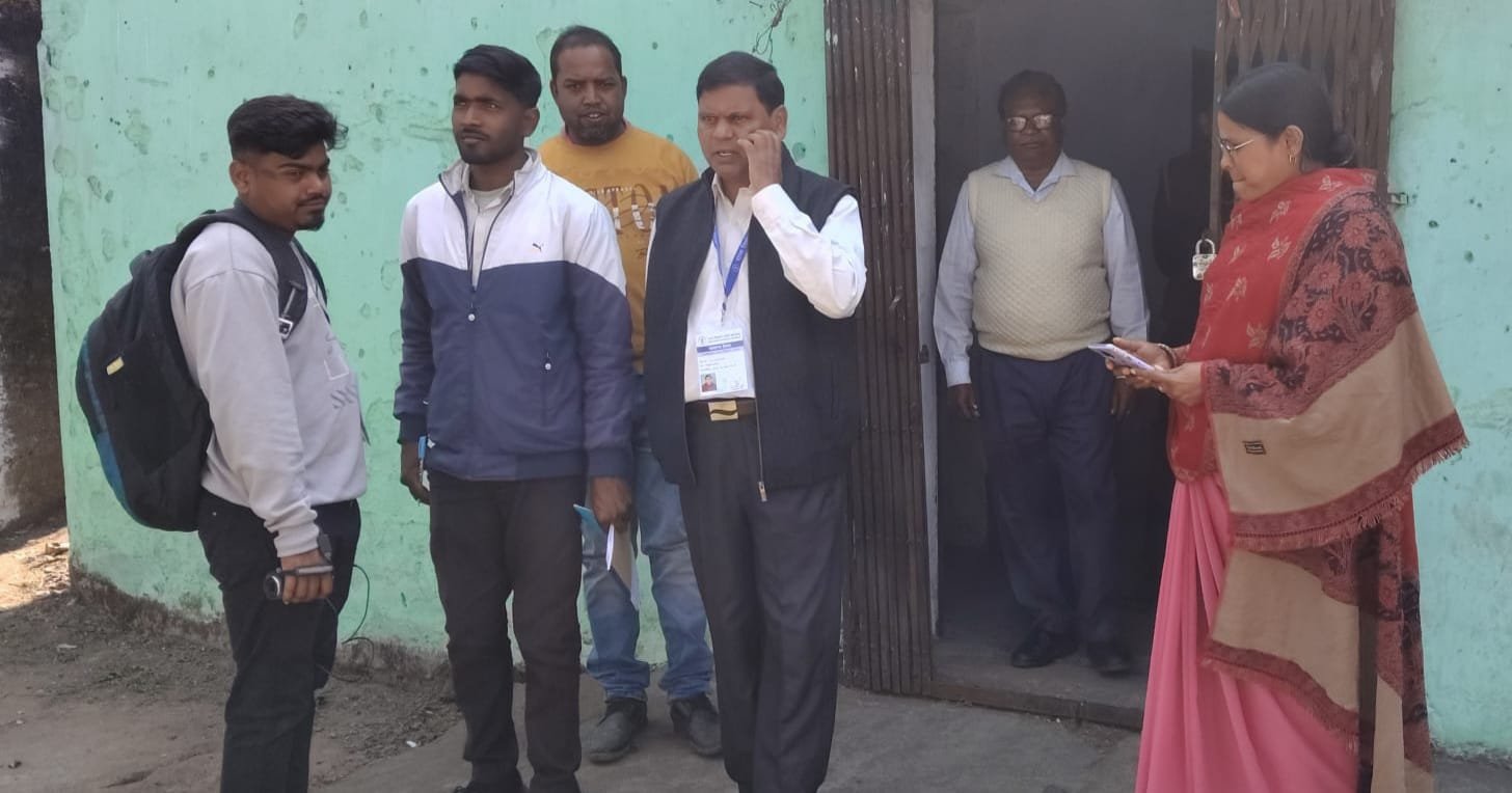 चुनाव प्रेक्षक द्वारा बुथो का किया गया निरीक्षण